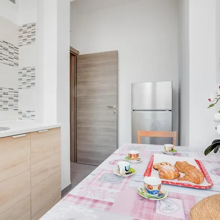 Guesthost - La Bella Vista Sea View Terrace Flat *