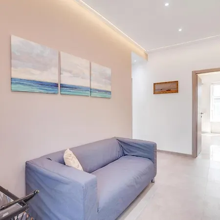 Guesthost - La Bella Vista Sea View Terrace Flat *