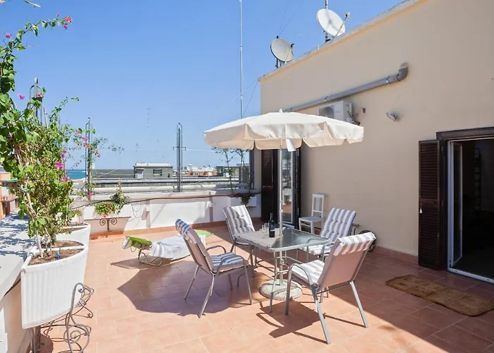 Guesthost - La Bella Vista Sea View Terrace Flat Apartamento