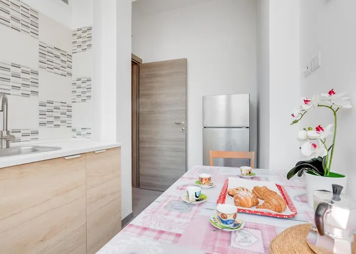 Guesthost - La Bella Vista Sea View Terrace Flat *