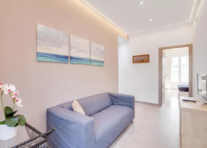 Guesthost - La Bella Vista Sea View Terrace Flat *